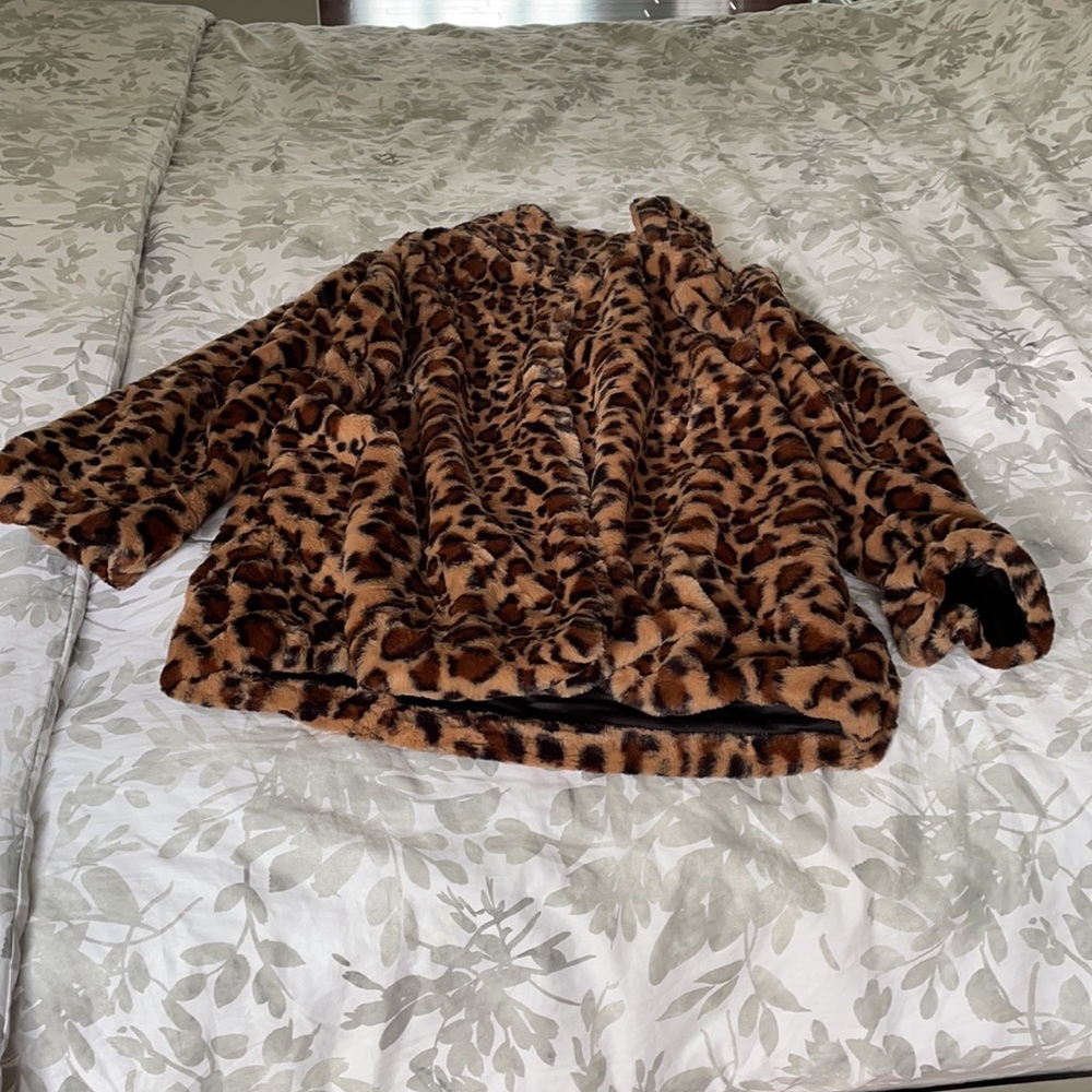 Brand new vegan fur leapord print jacket - Picture 3 of 3